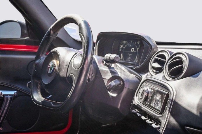 alfa-romeo-4c-launch-edition-big-3