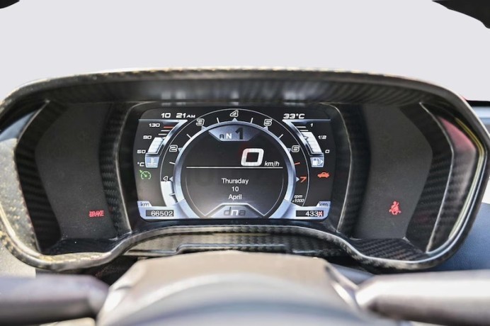 alfa-romeo-4c-launch-edition-big-7