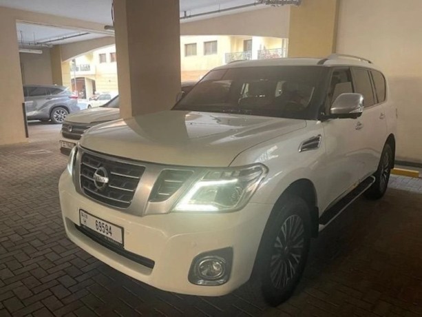 nissan-patrol-se-platinum-40l-2017-gcc-full-option-in-mint-condition-big-4