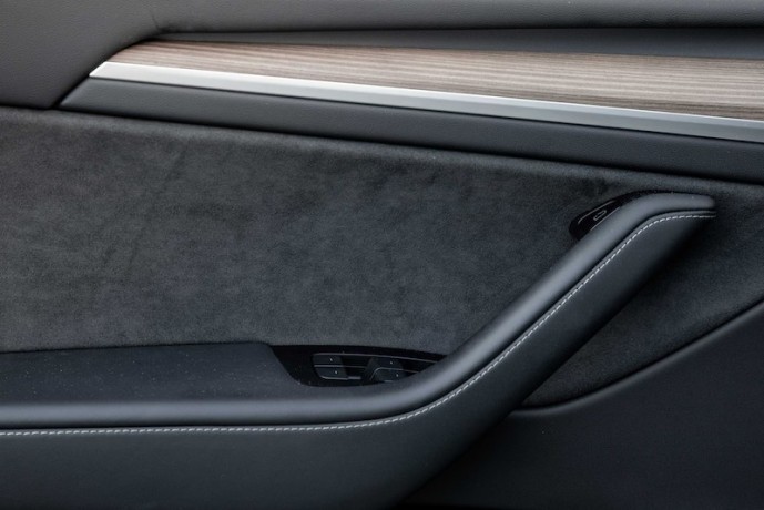 tesla-model-y-performance-big-10
