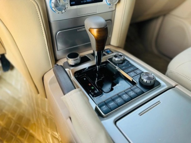 toyota-land-cruiser-toyota-land-cruiser-2015-twin-turbo-big-3
